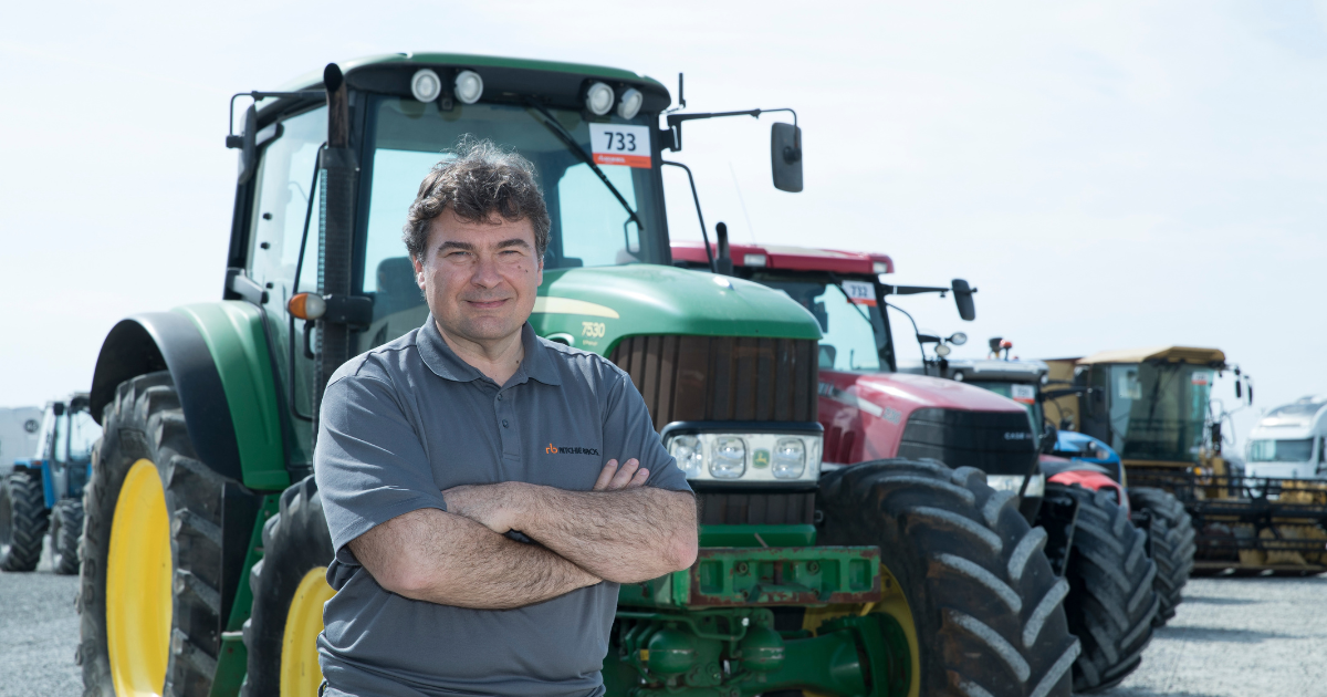 Abbiamo chiesto ad Alessio Becchetti, responsabile commerciale agricoltura di Ritchie Bros. Italia, di elencare le cose più importanti da controllare quando vai a vedere un trattore usato prima di acquistarlo.